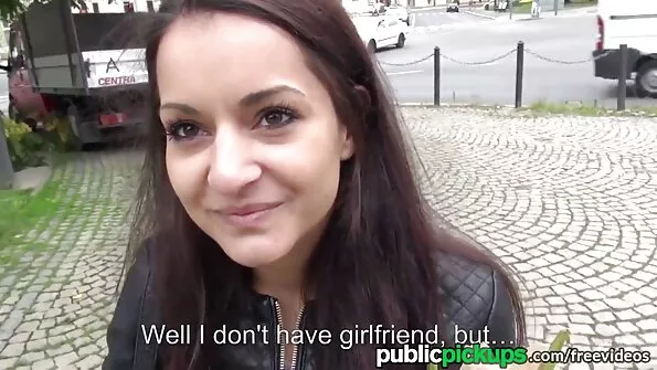 Filmavo naminę pornografiją su garsia muzika, tenkino vienas kitą oraliniu būdu.