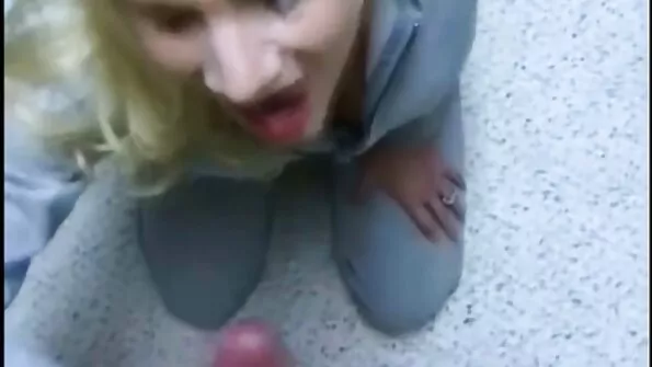 Jauniklis užpuolė vyrą ir nenulipo, kol nesumušė jai į uodegą ir karčius.