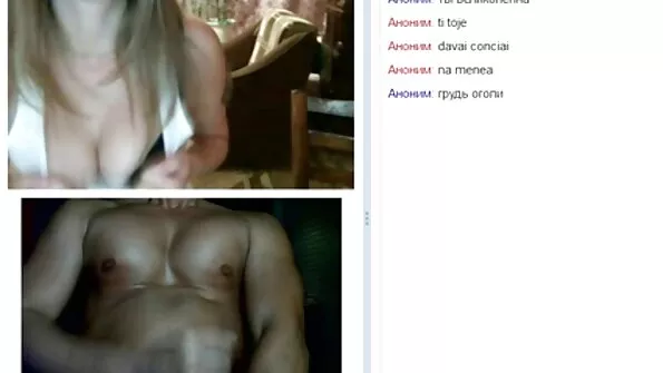 Apkūnios kalytės suprato, kaip malonu masturbuotis viena kitos pūlingais ir asilais.