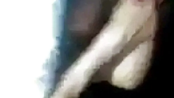 Blauzdinė kūdikis čiulpia ir pakliuvo tiesiai į gatvę.