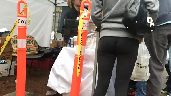 Sušikta MILF sumokėjo taksistui pūtimu, o paskui savo švelniu šiukštu.