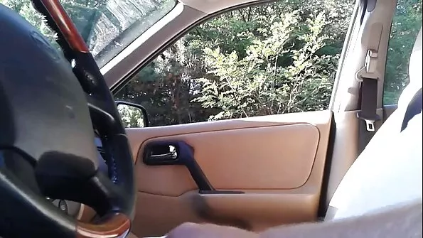 Mama padėjo Tanechkai įgyti patirties ir pasidalino kietu gaidžiu.
